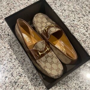 Gucci Women's Beige and Brown Loafers with Gold Accent Size-8 NWT Marked bottom